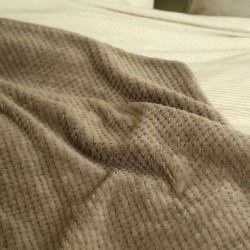 Одеяло на вафлички в кафяво